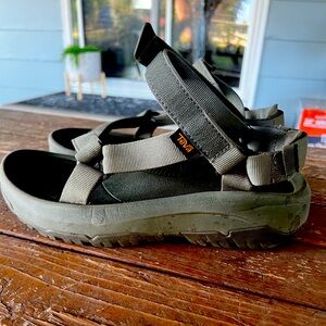 Women’s Teva Hurricane Sandals XLT2